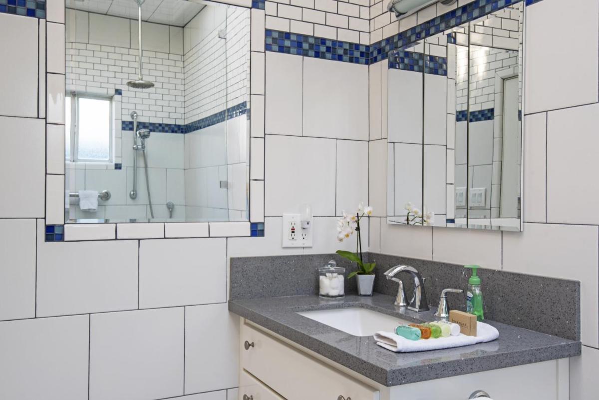 Stylish House Close to Huntington Gardens - Housity