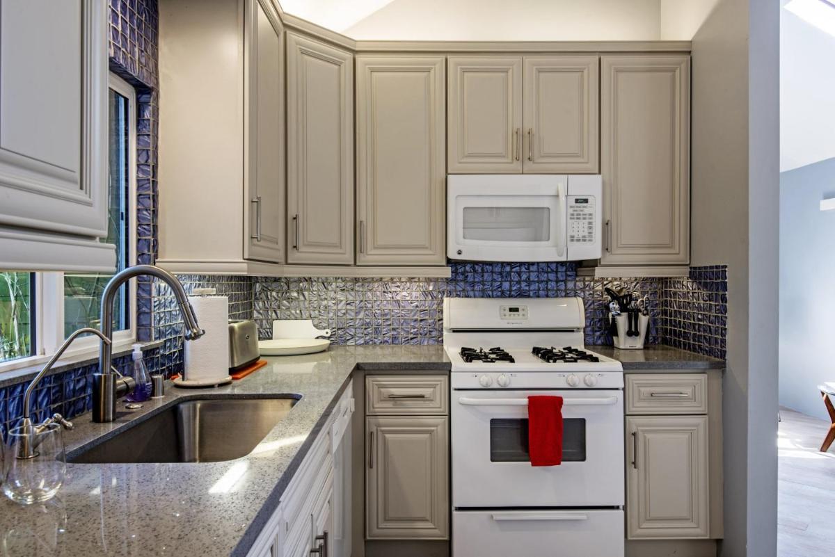 Stylish House Close to Huntington Gardens - Housity