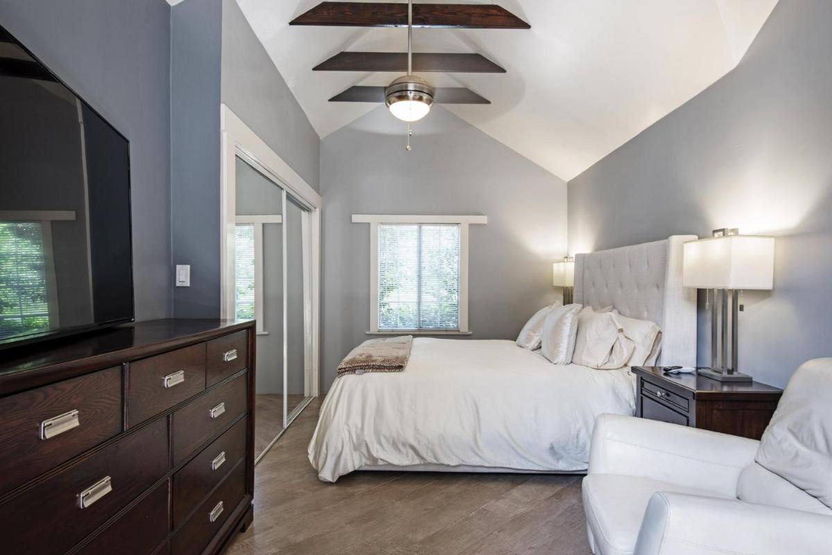 Stylish House Close to Huntington Gardens - Housity
