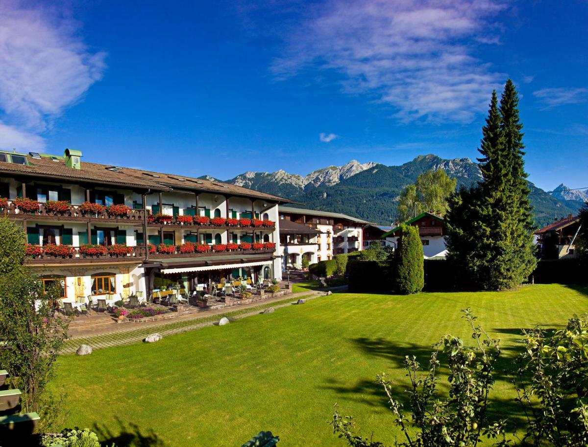 Alpenjuwel Parkhotel Wallgau 4 Sterne Superior Genusshotel mit Spa feinster Kulinarik & Golf Ihr Rückzugsort inmitten der Alpen mit Tradition und Eleganz - Housity