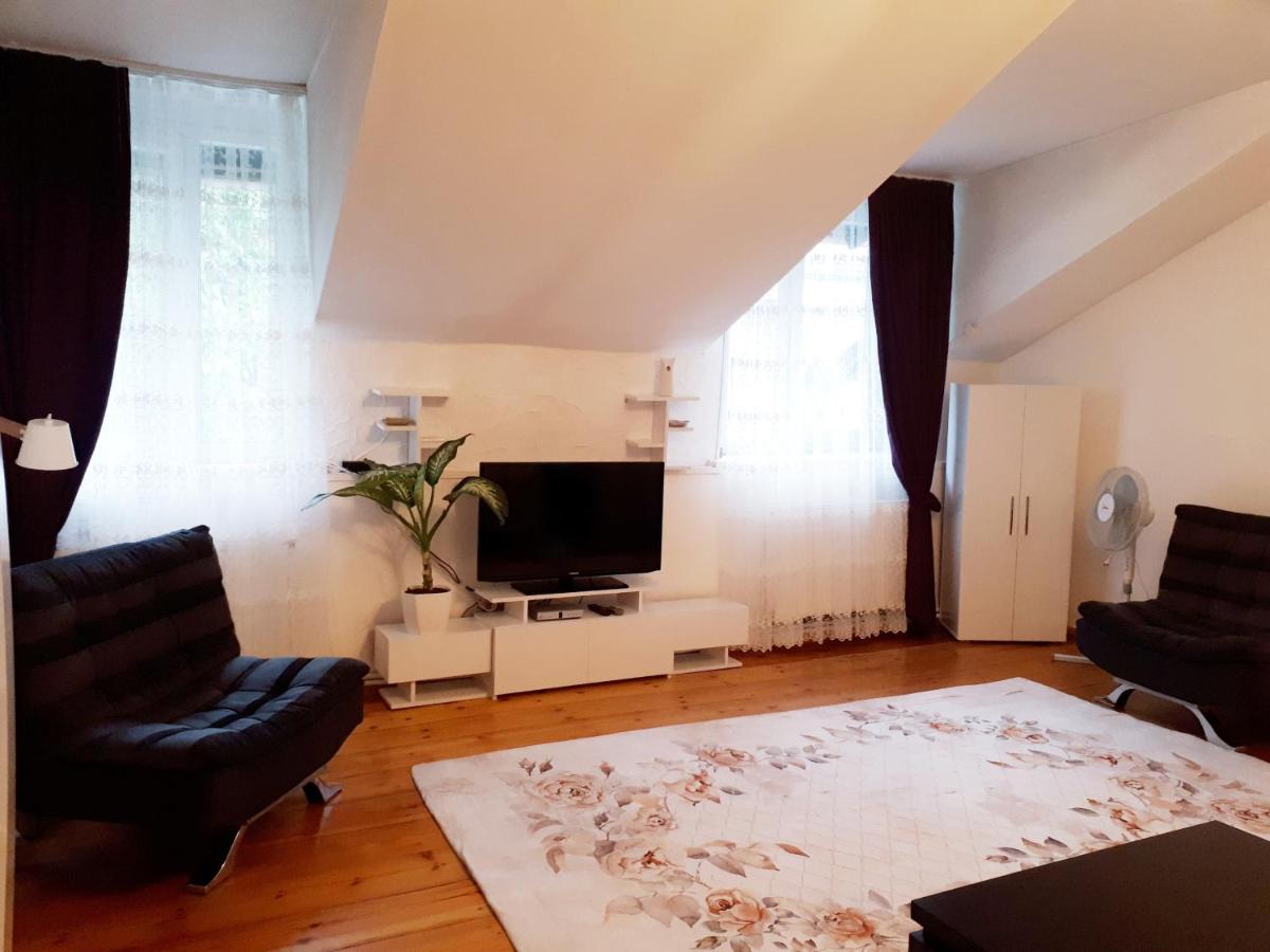 Karin House - Housity