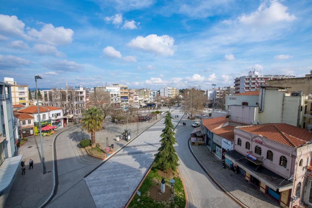Pantheon Square View Komotini - Housity