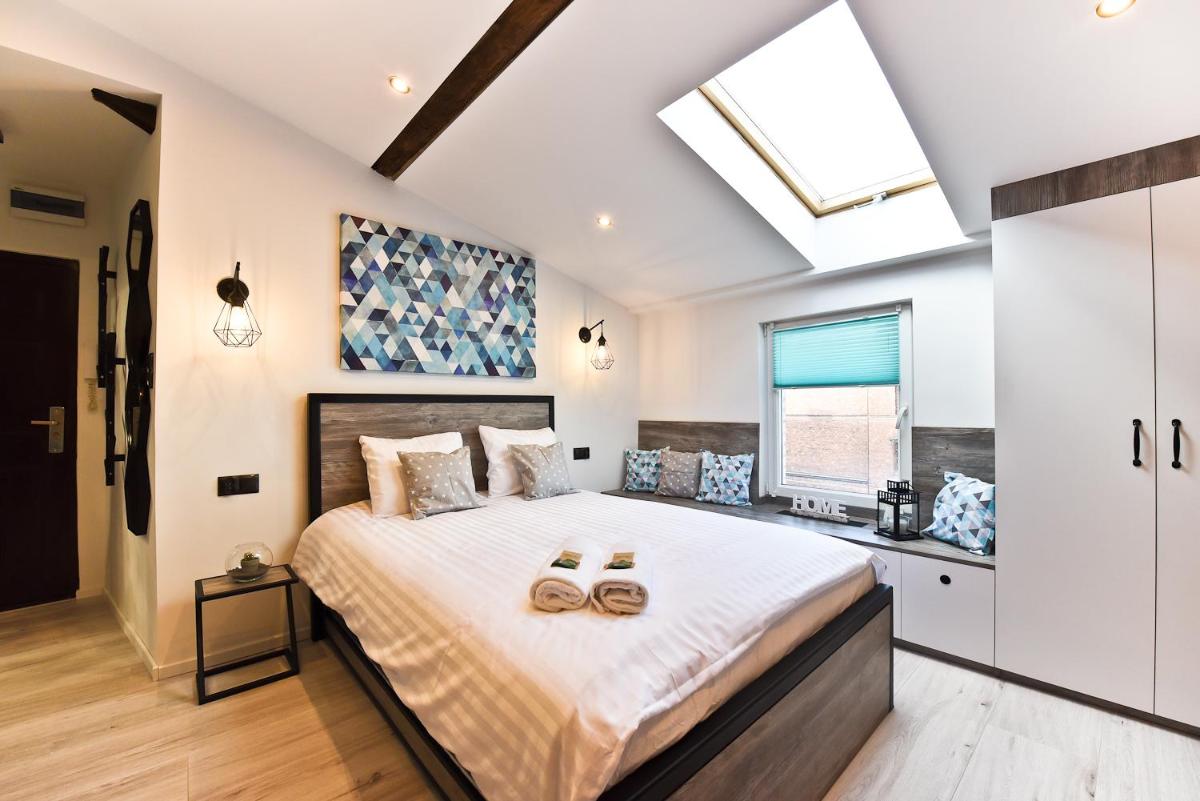 Steel And Wood Apartment - Housity