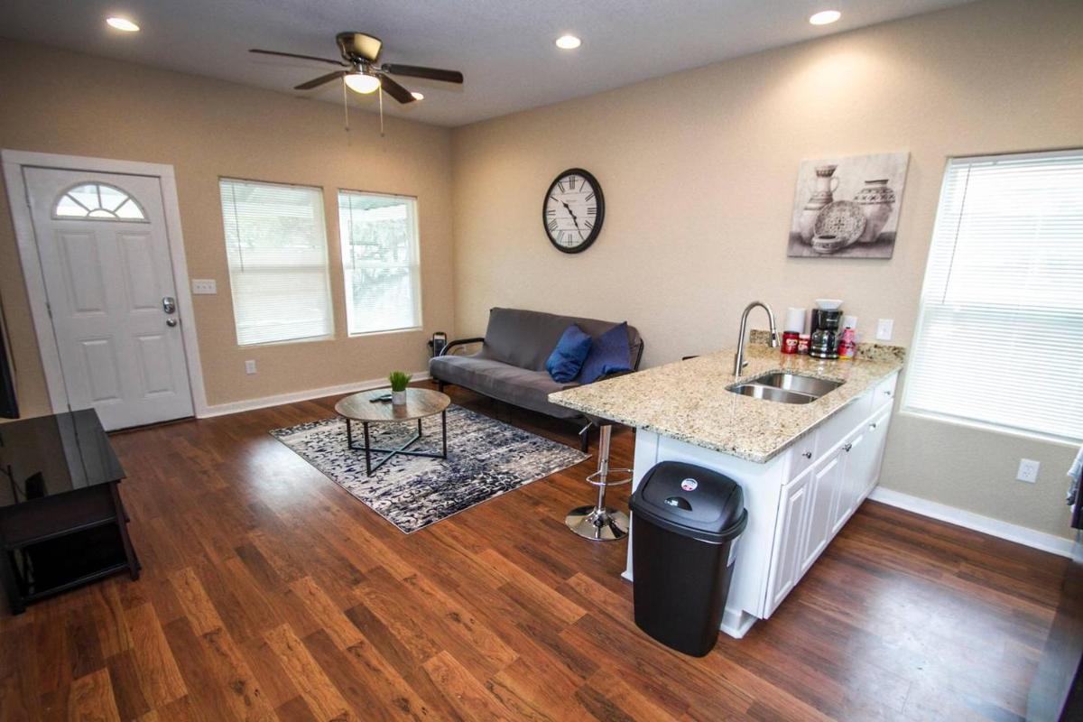 Douglas Way Remodeled House Near Downtown 1BA/1BA - Housity