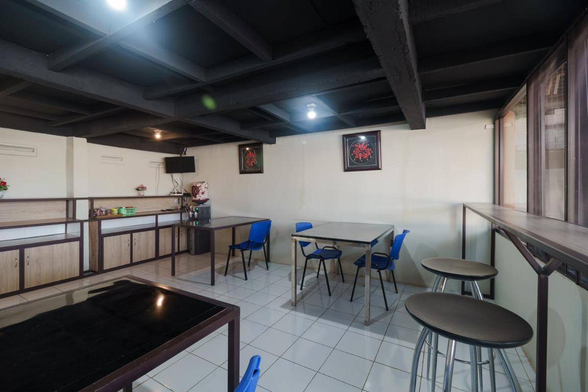 RedDoorz near Cikampek Mall Karawang - Housity