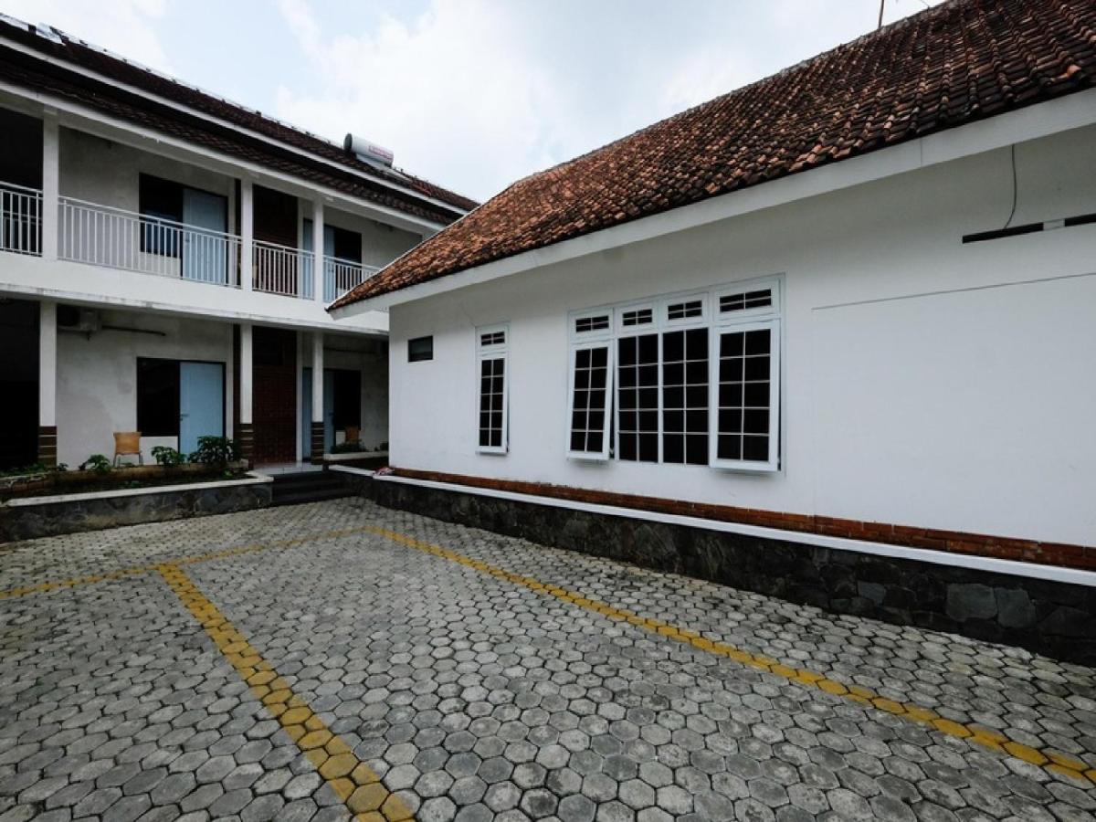 RedDoorz near Moro Mall Purwokerto - Housity