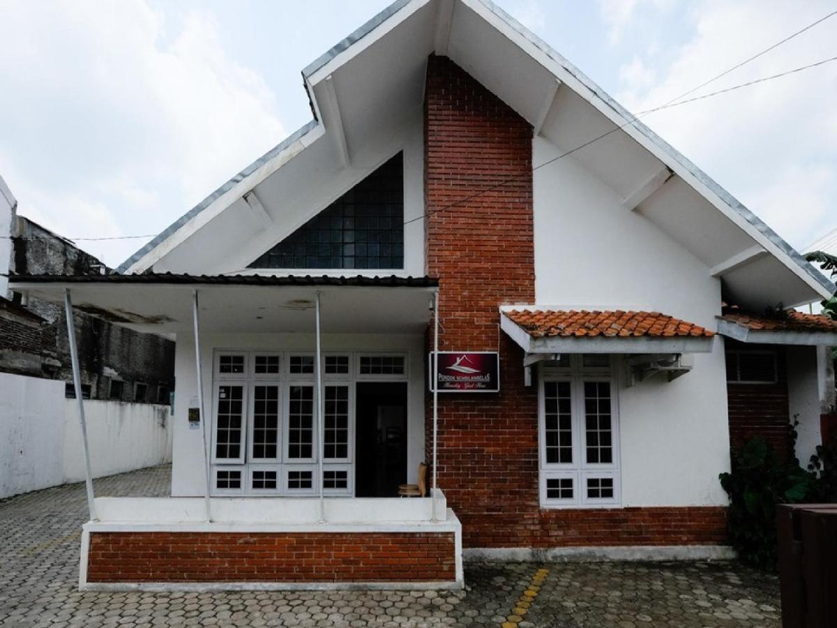 RedDoorz near Moro Mall Purwokerto - Housity