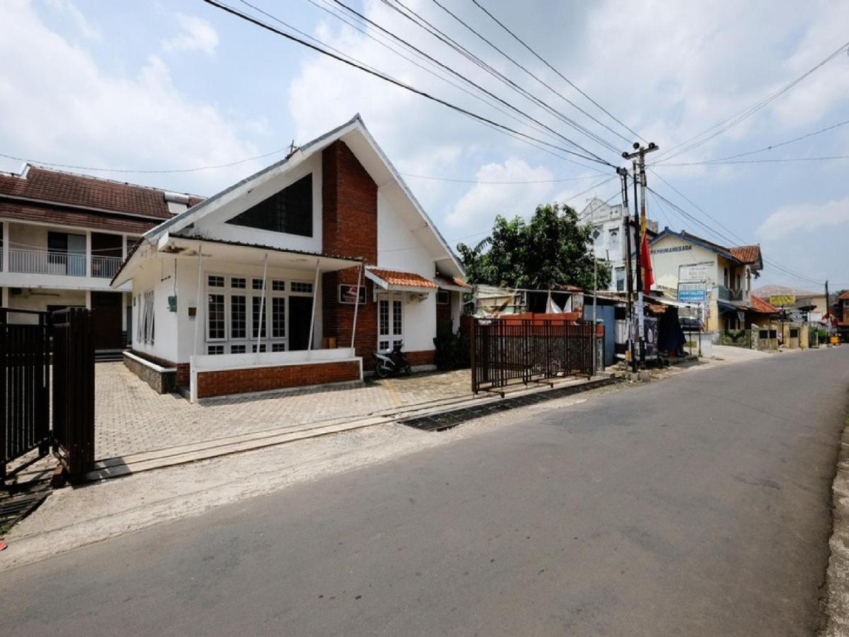 RedDoorz near Moro Mall Purwokerto - Housity