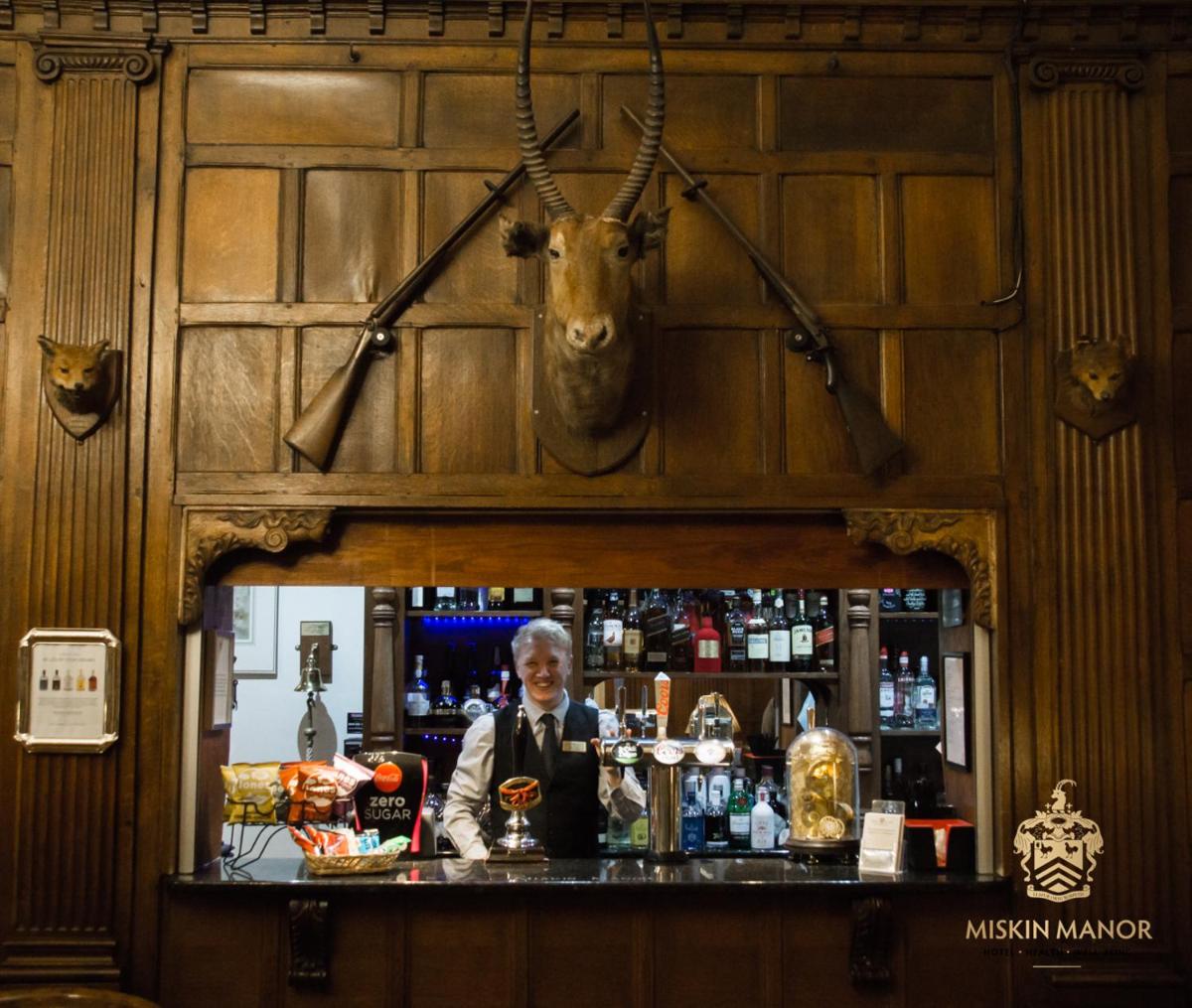 Miskin Manor Hotel - Housity