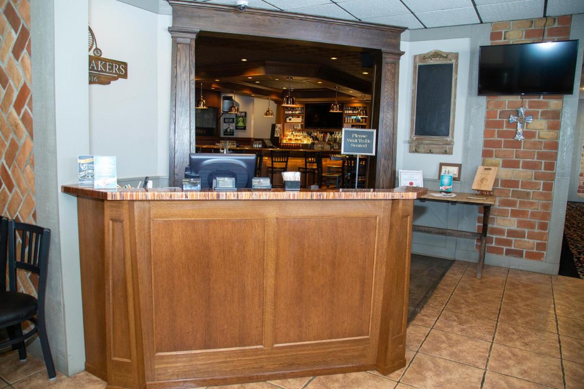 The Stables Inn & Suites - Housity