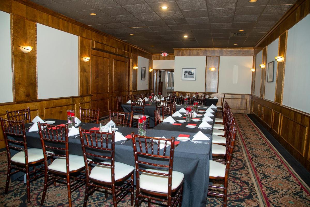 The Stables Inn & Suites - Housity
