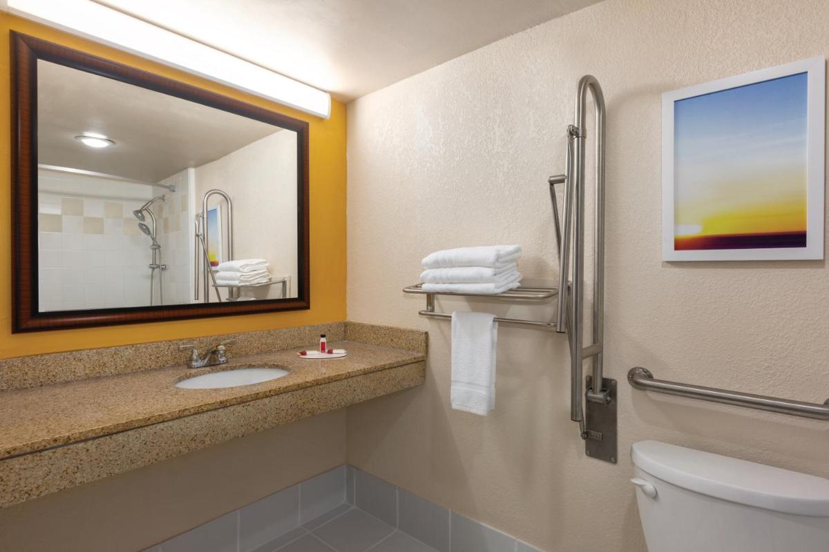 enVision Hotel Miami International Airport - Housity