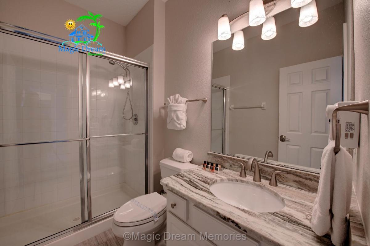 Windsor Hills Premium MDM 4/4 Lake View Home w/South Pool - 2 mi from Disney | Premium MDM 4/4 Lake View Home w/South Facing - Housity