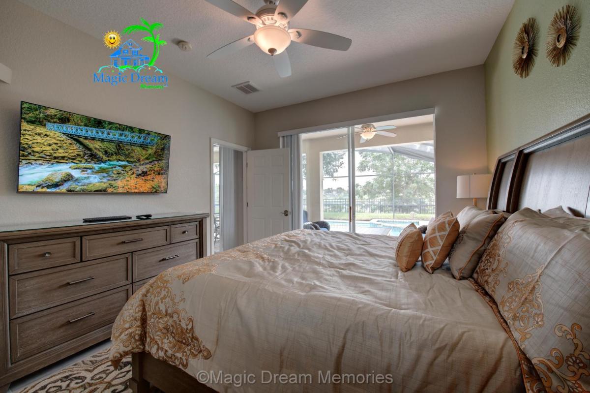 Windsor Hills Premium MDM 4/4 Lake View Home w/South Pool - 2 mi from Disney | Premium MDM 4/4 Lake View Home w/South Facing - Housity