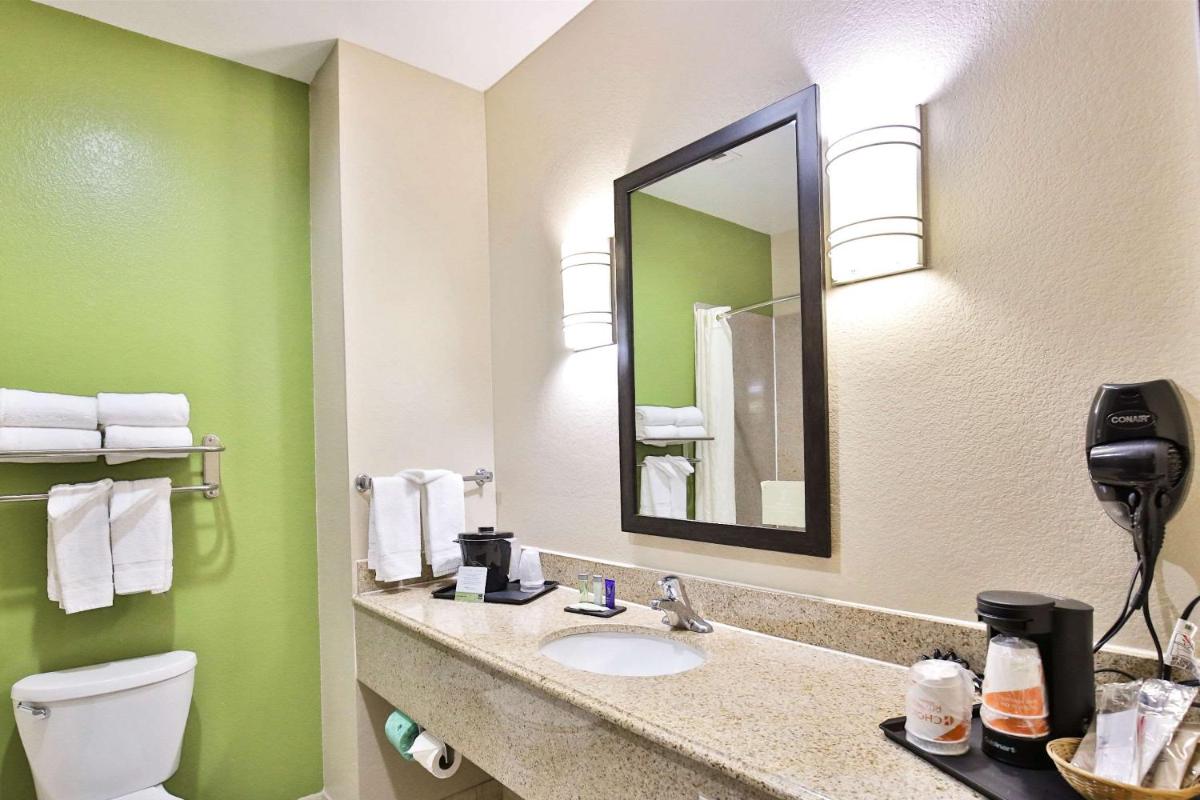 Sleep Inn &amp; Suites University - Housity