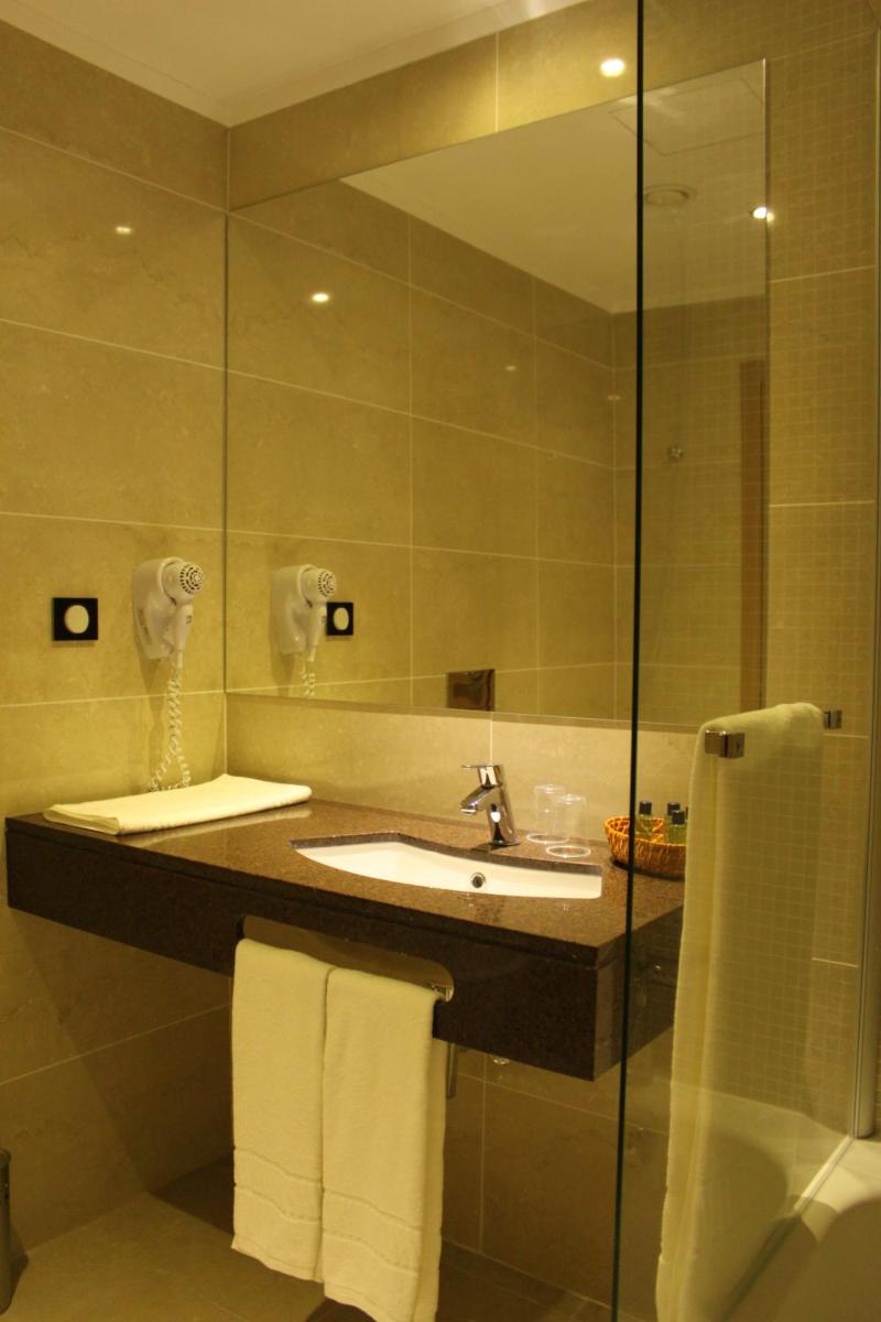 Uma casa de banho em Hotel O Gato & Spa