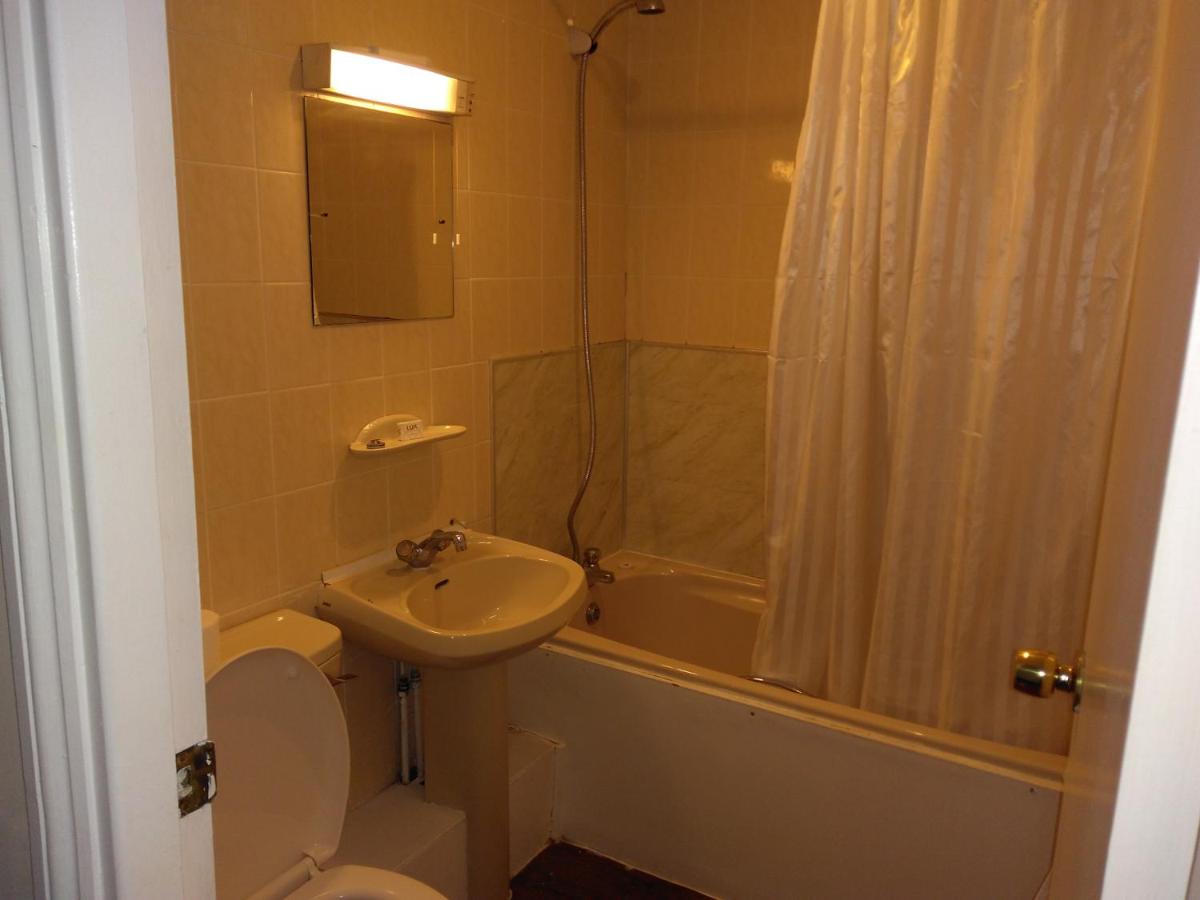 The Crown Hotel - Housity