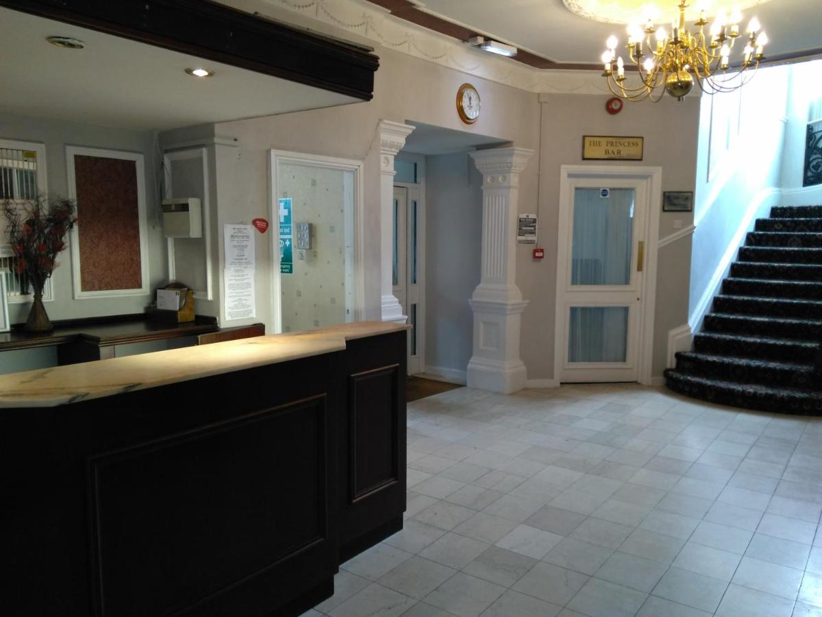 The Crown Hotel - Housity