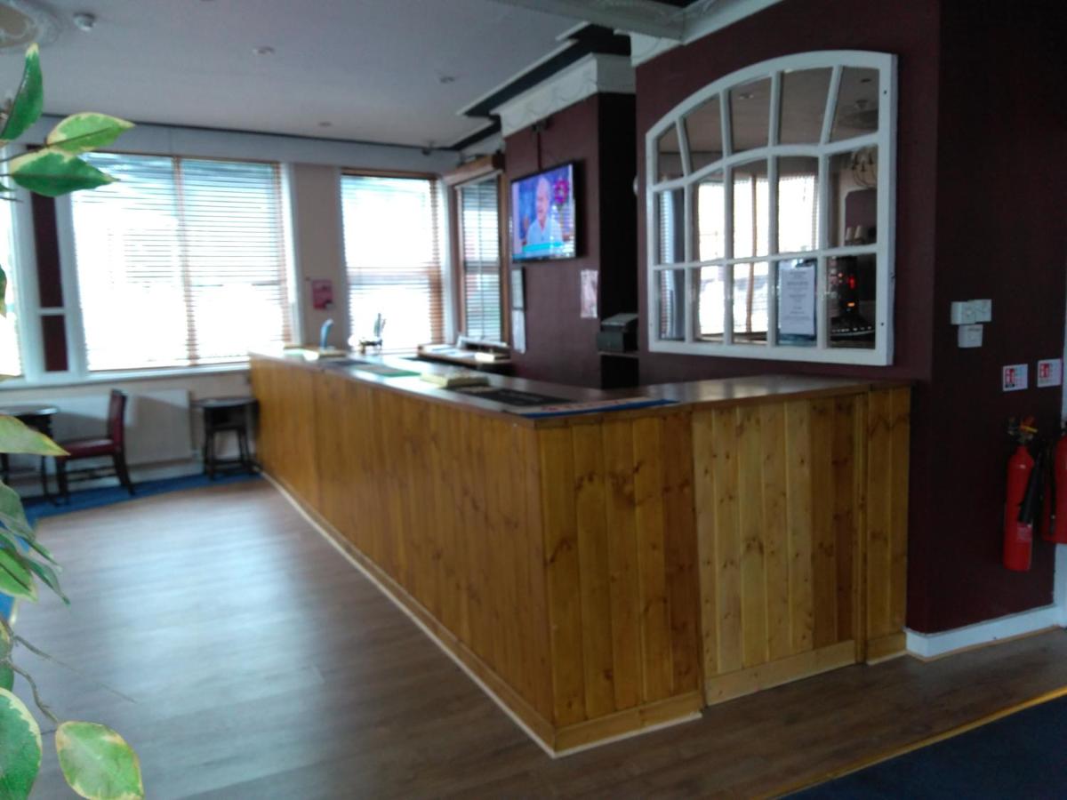 The Crown Hotel - Housity