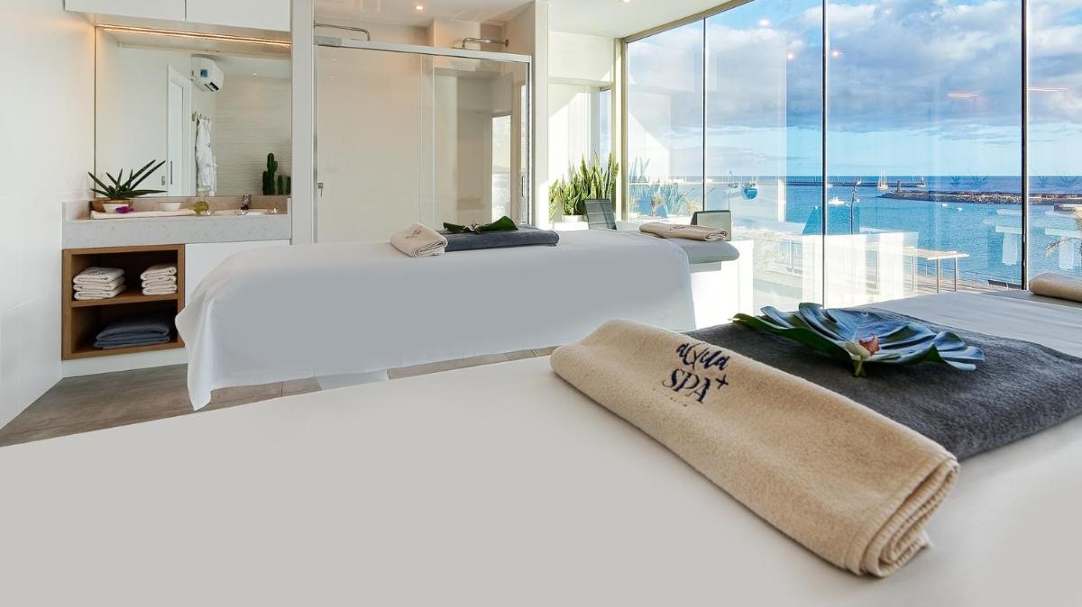 Cama o camas de una habitación en Arrecife Gran Hotel & Spa