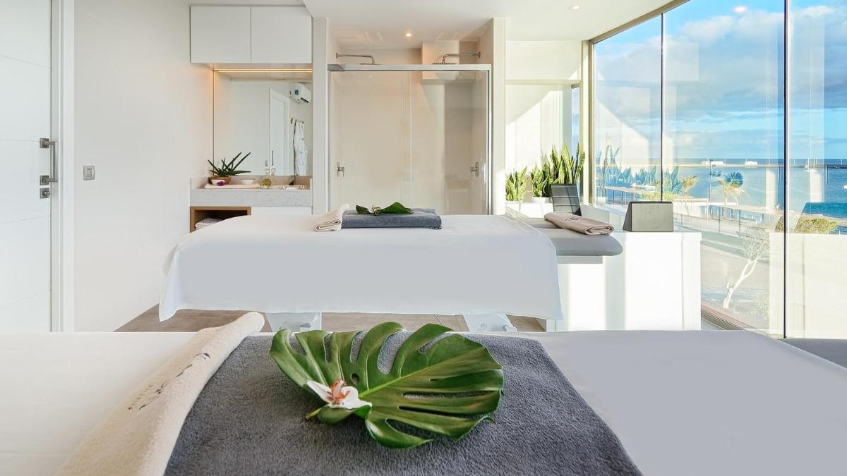Cama o camas de una habitación en Arrecife Gran Hotel & Spa