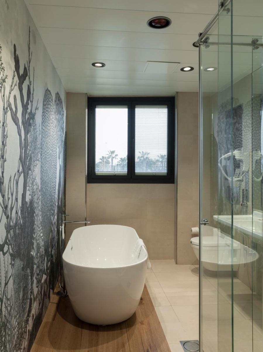 Un baño de Hotel Neptuno Playa & Spa