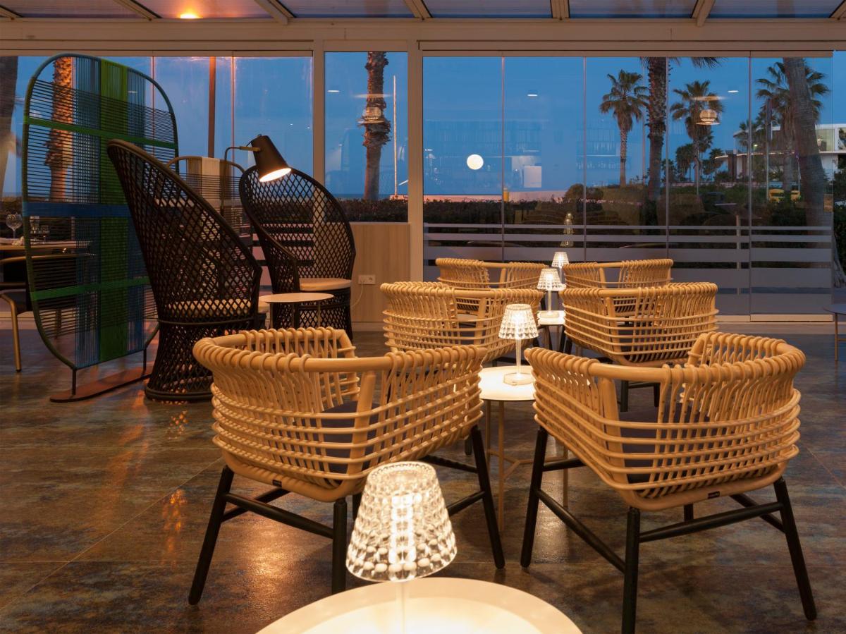 Un balcón o terraza de Hotel Neptuno Playa & Spa