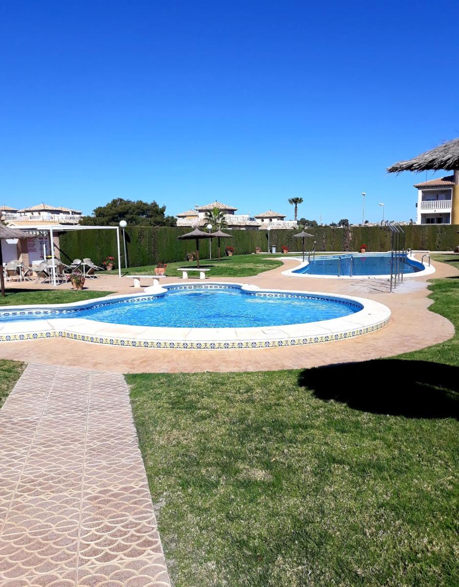 Fabulous detached large villa 5 bedrooms 3 bathrooms backing onto Villamartin Golf Course - Housity