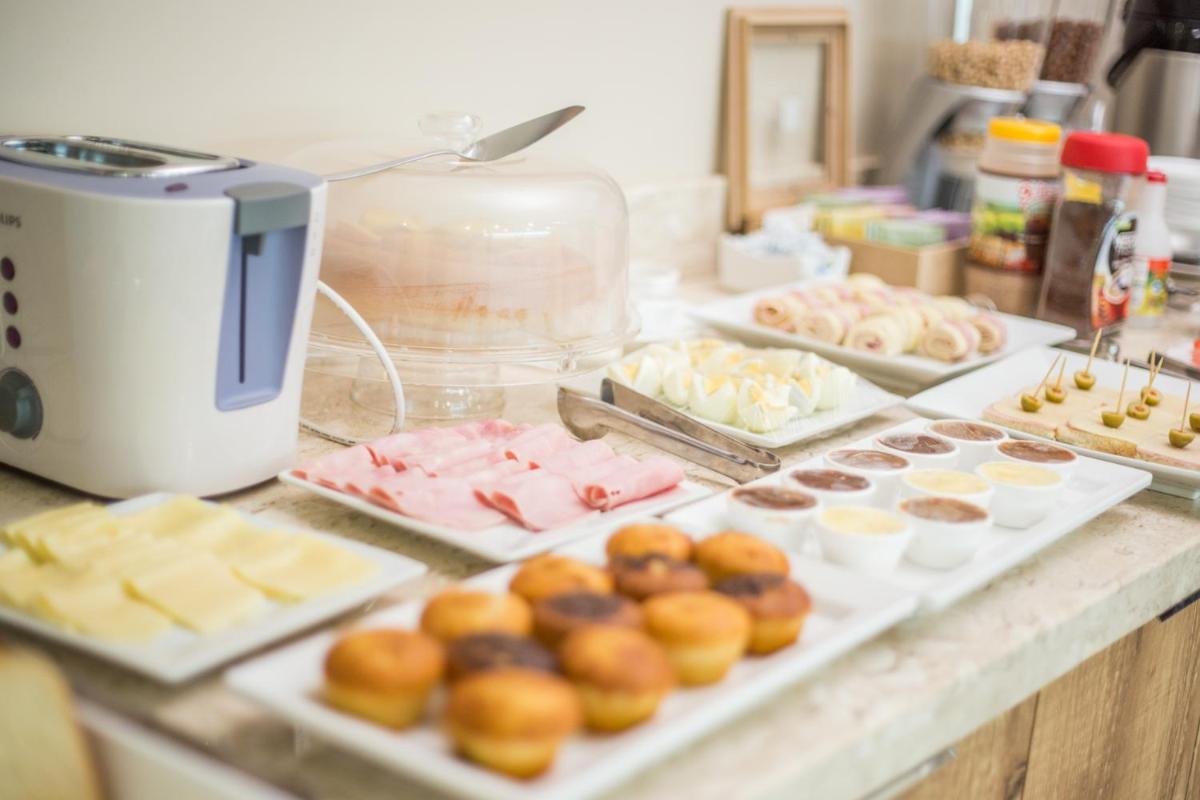 Hotel Flore - Housity