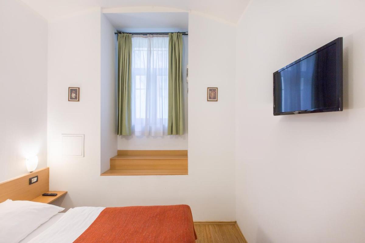 Duskova Apartments - Housity