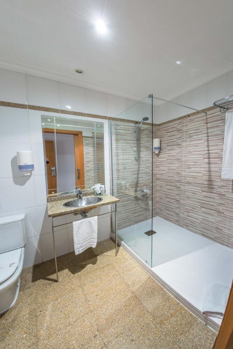 Un baño de Hotel Alfonso I
