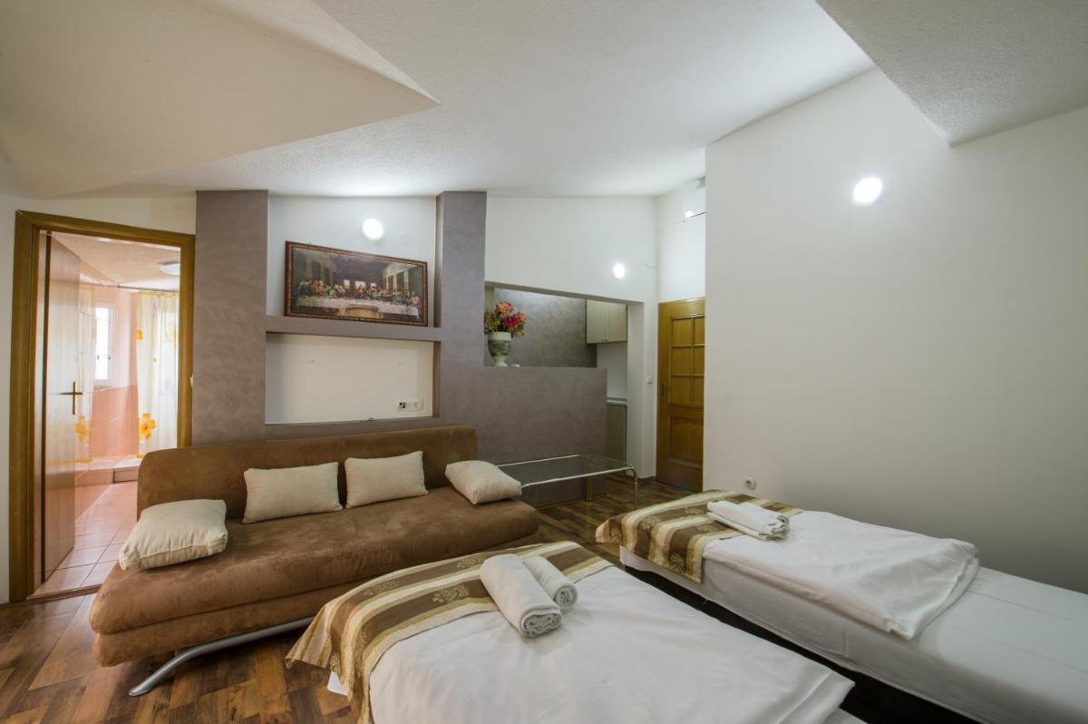 Hotel Flowers - Housity
