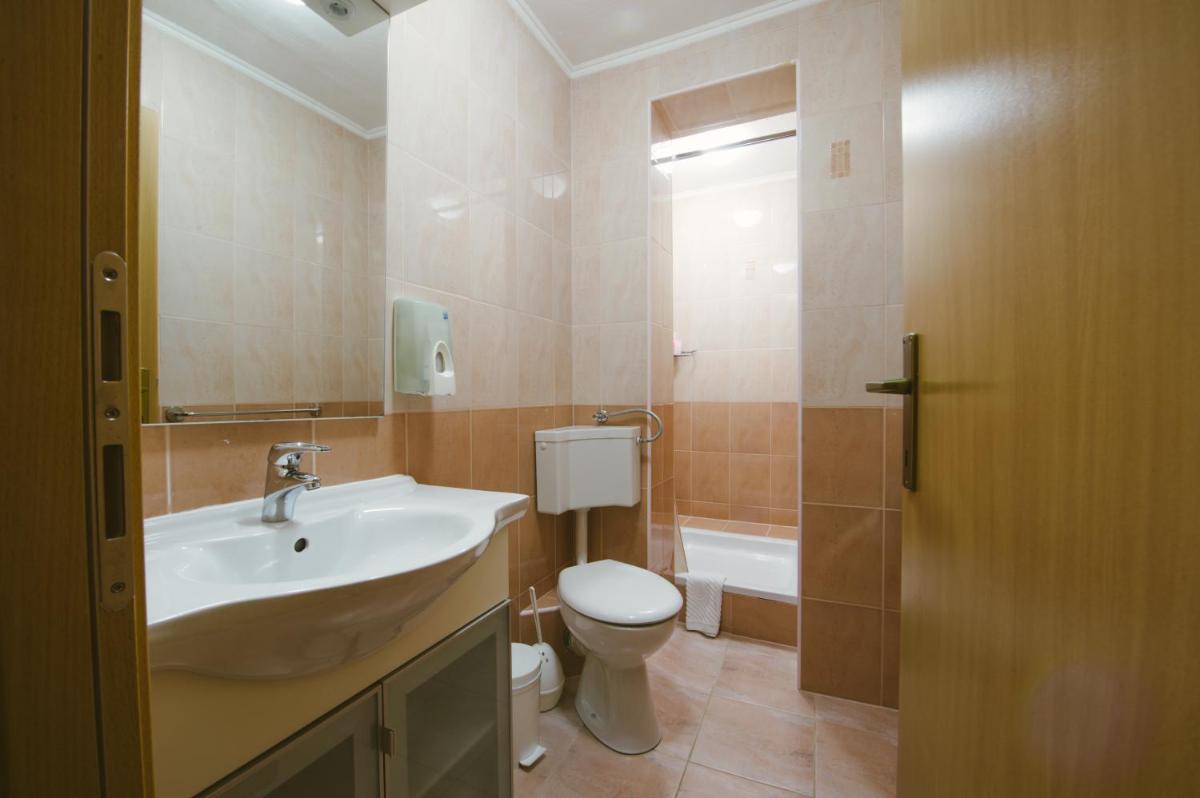 Hotel Flowers - Housity