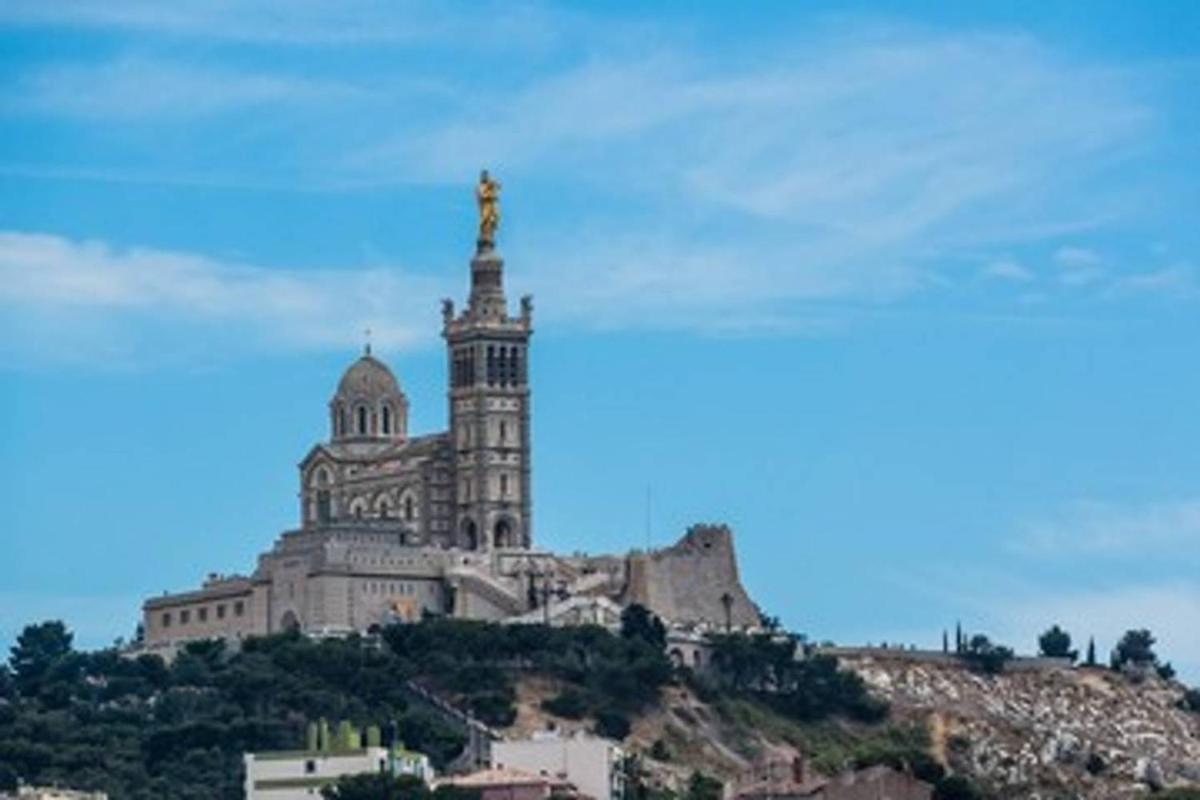 T2 Vue sur la Basilique de Notre Dame de la Garde - Housity
