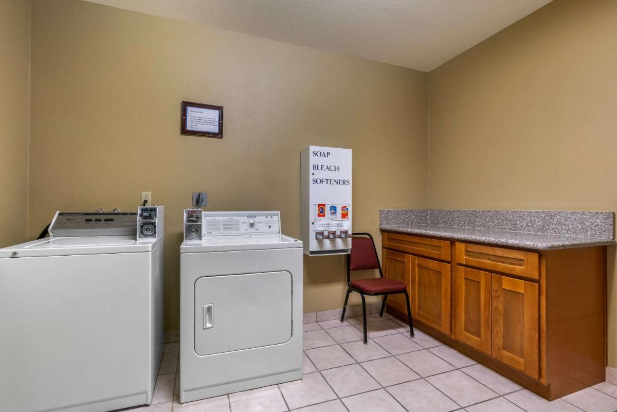 Comfort Inn & Suites Sacramento - University Area - Housity