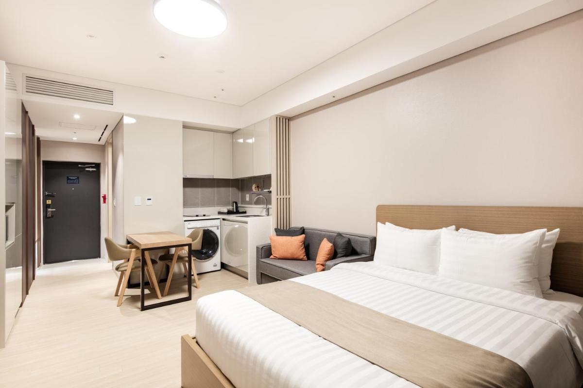 Suitetrails - Golden Tulip Incheon Airport Hotel