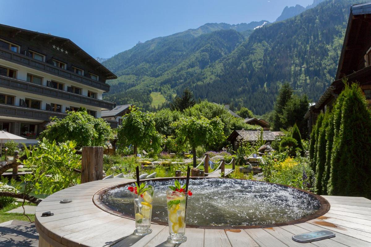 Vue générale sur la montagne ou vue sur la montagne depuis l'hôtel