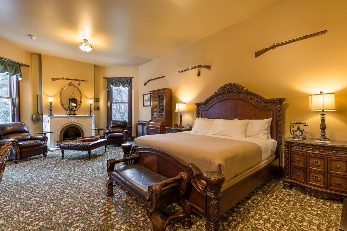 Steele Mansion Inn & Gathering Hub - Housity