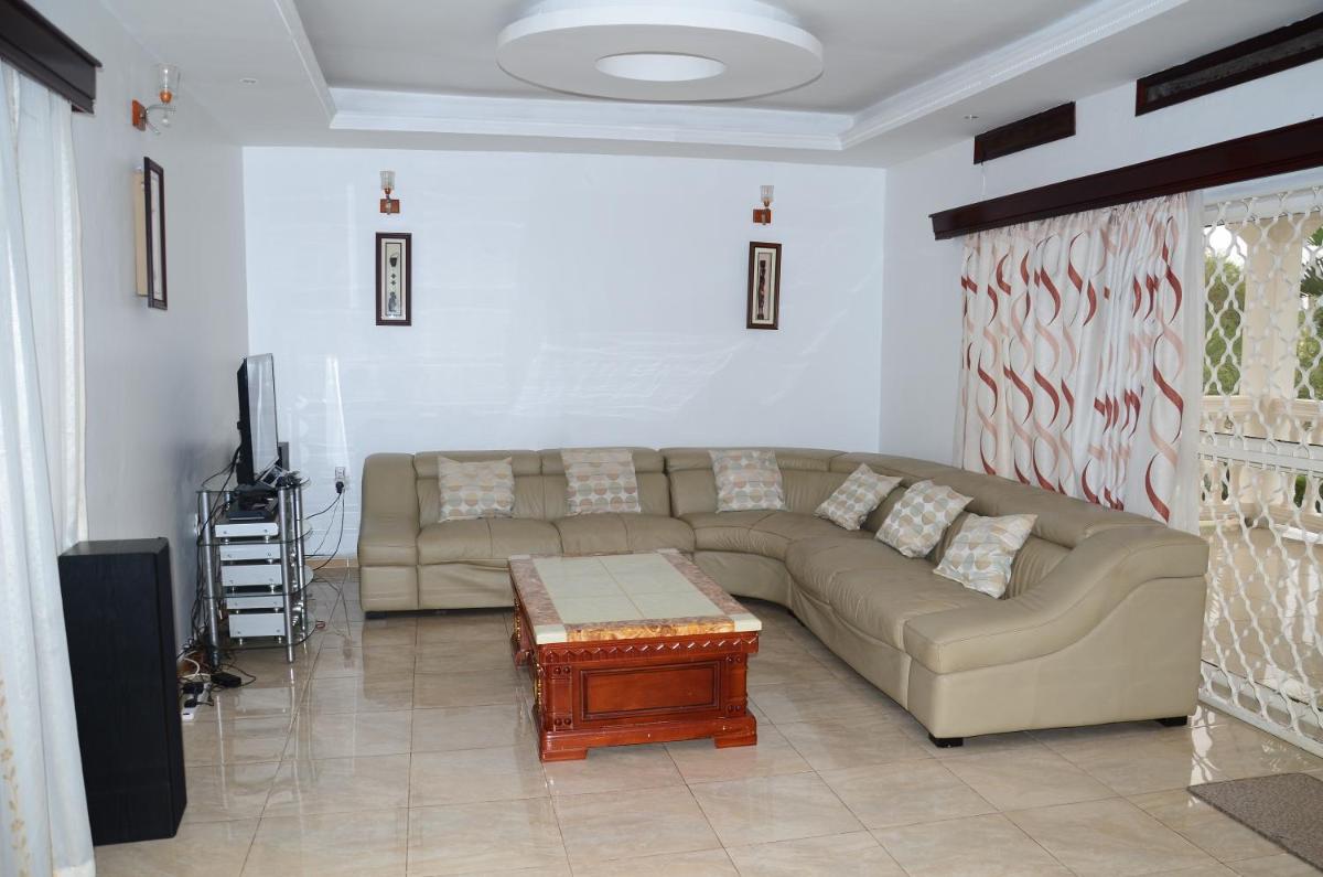 Muyenga Luxury Vacation Home - Housity
