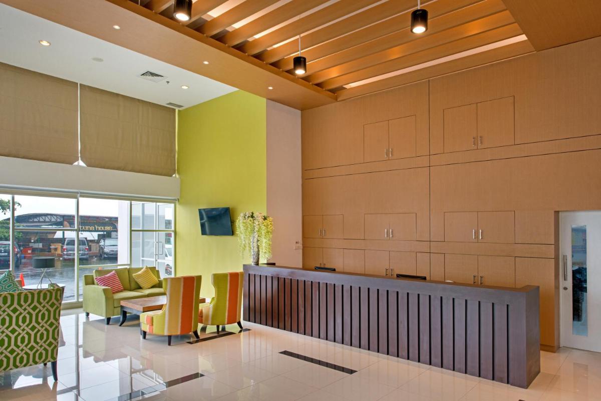 Whiz Prime Hotel Megamas Manado - Hizvo