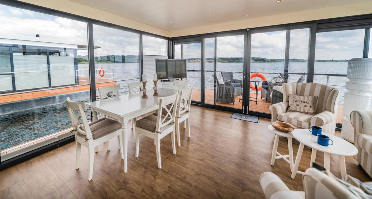 Hausboote und Ferienhäuser Marina Mücheln - Housity