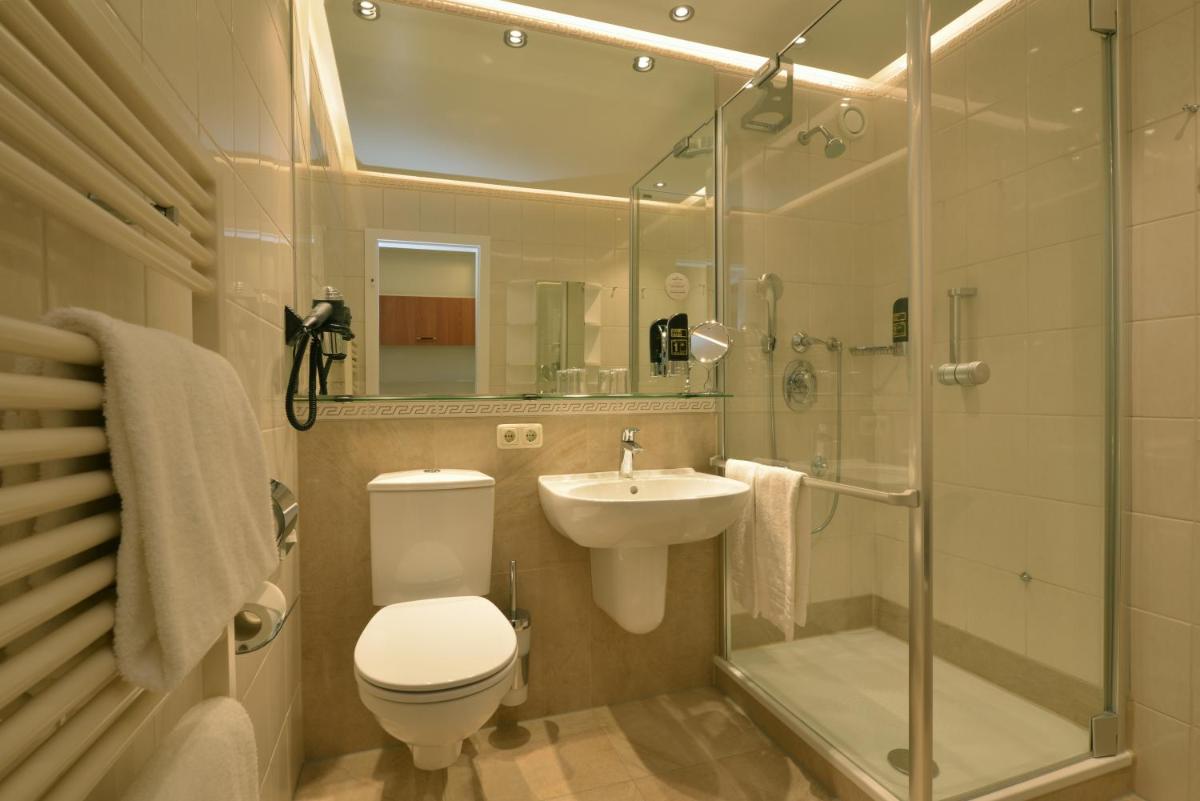 Hotel Schweizer Hof Thermal und Vital Resort - Housity