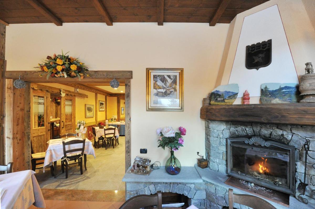 Hotel Des Roses - Housity