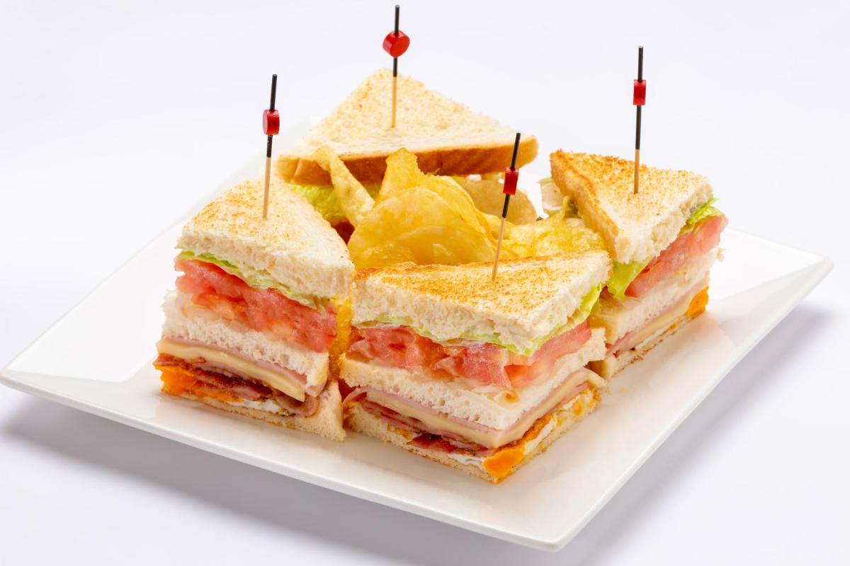 Comida en o cerca de este hotel