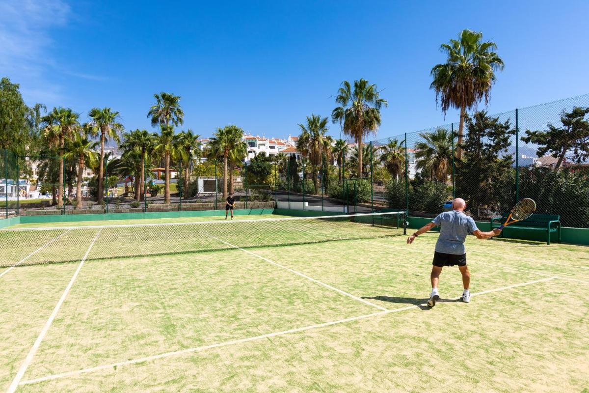 Instalaciones para jugar a tenis o squash en Hotel Tropical Park o alrededores