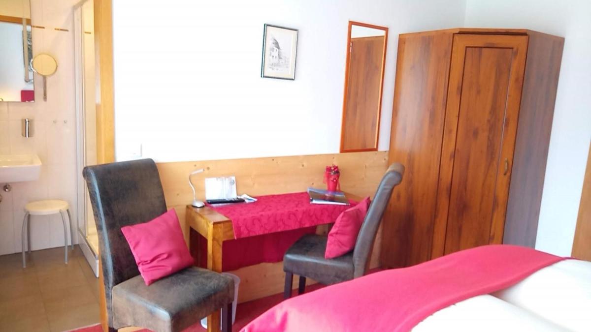 Tourist Hotel Boehm - Housity