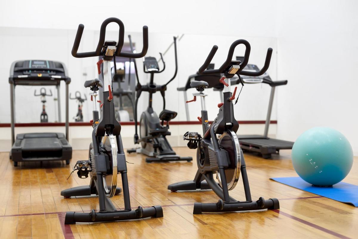 Gimnasio o instalaciones de fitness de Hotel Tropical Park