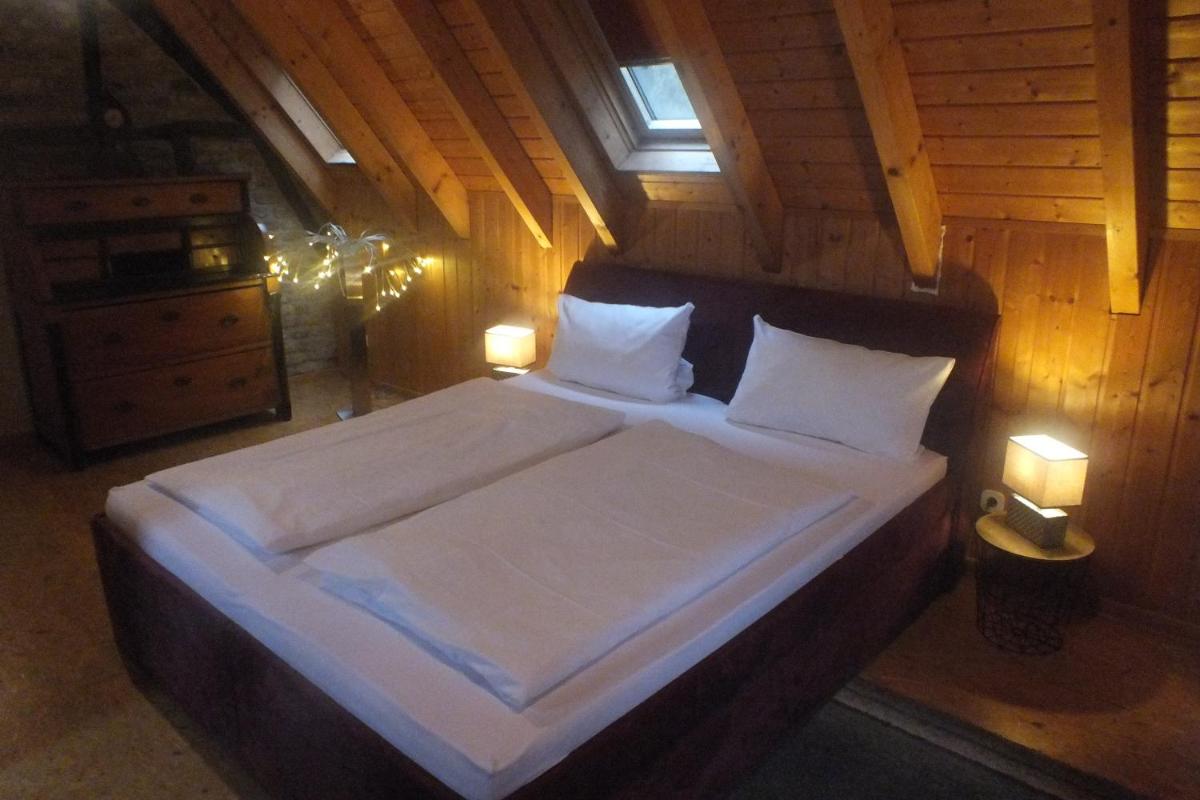 Rheinufer-Lodge in Leverkusen-Hitdorf-mit Blick auf den Rhein - Zentral an der A1 und der 59 - Housity