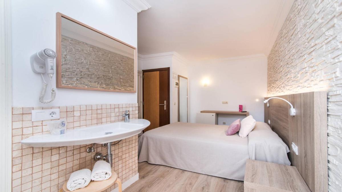 Cama o camas de una habitación en Hotel Na Taconera