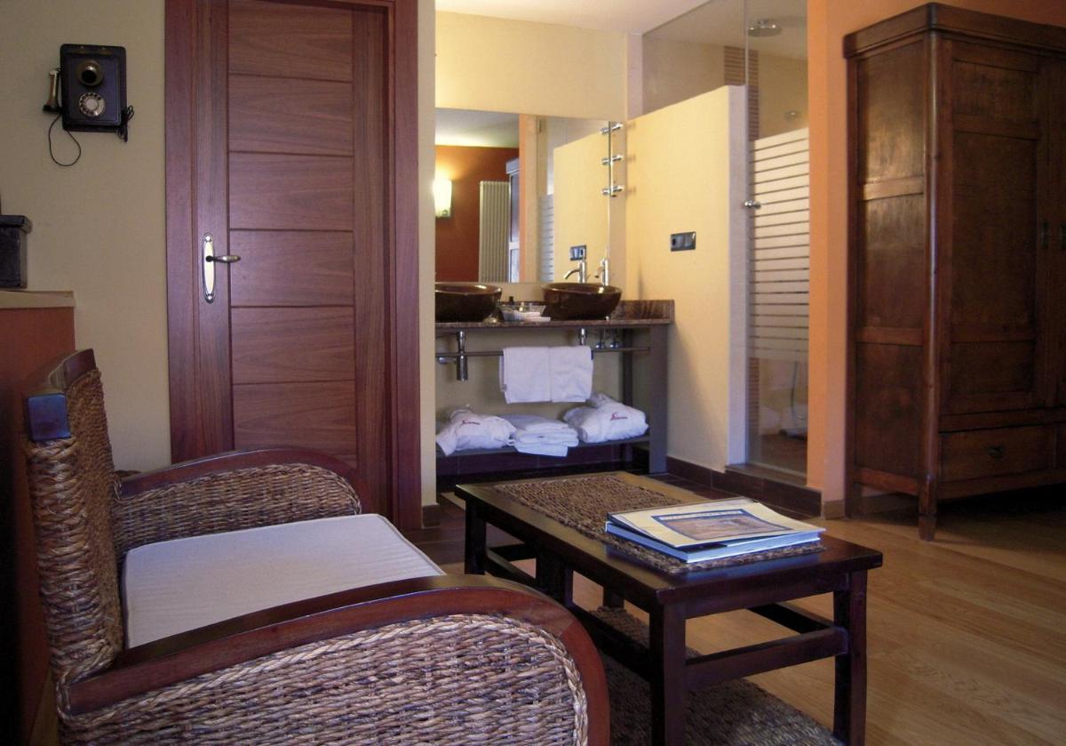 Cama o camas de una habitación en Posada Real La Vieja Chimenea-Spa